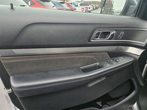 Used 2018 Ford Explorer XLT w/ Equipment Group 202A image 37