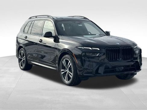 New 2026 BMW X7 xDrive40i w/ M Sport Package AWD/4WD image 1