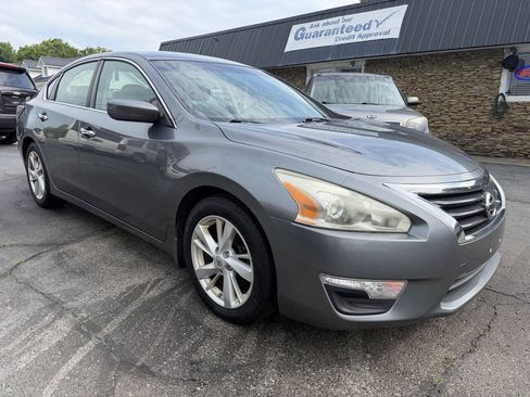 Used 2014 Nissan Altima 2.5 SV FWD image 1