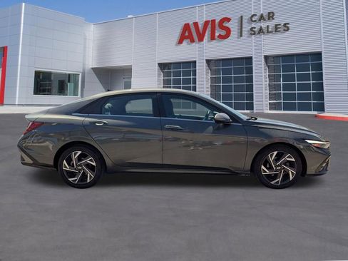 Used 2025 Hyundai Elantra SEL FWD image 7