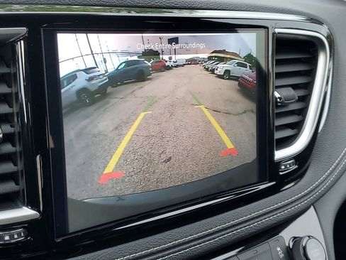 Used 2026 Chrysler Pacifica Limited w/ S Appearance Package FWD image 32