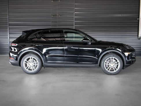 Certified 2024 Porsche Cayenne AWD/4WD image 11