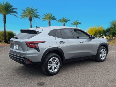 Used 2024 Chevrolet Trax LS w/ Driver Confidence Package image 5