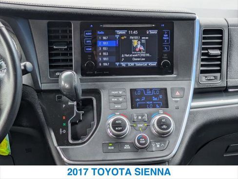 Used 2017 Toyota Sienna SE FWD image 17