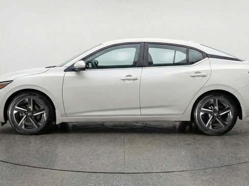 Used 2025 Nissan Sentra SV FWD image 5
