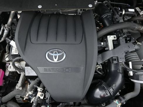 Used 2023 Toyota Highlander L FWD image 43