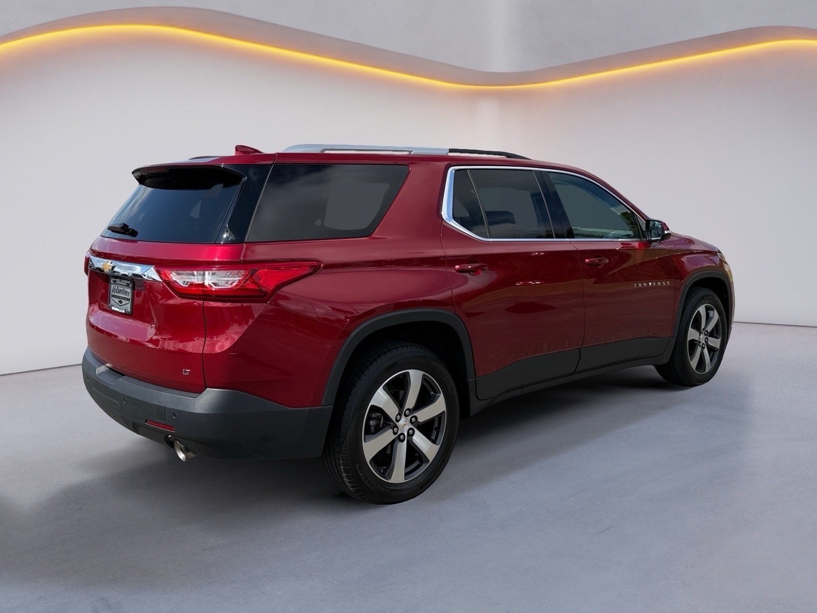 Used 2018 Chevrolet Traverse LT w/ LPO, Floor Liner Package FWD image 3