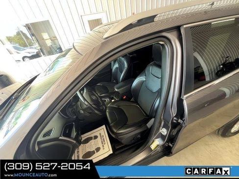 Used 2019 Jeep Cherokee Latitude Plus w/ Comfort/Convenience Group AWD/4WD image 17