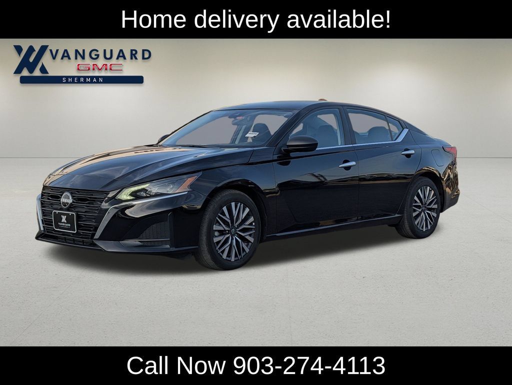 Used 2025 Nissan Altima 2.5 SV FWD image 3