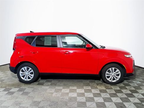 Used 2022 Kia Soul LX image 9