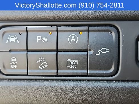 Used 2022 Chevrolet Suburban Z71 w/ Luxury Package AWD/4WD image 13
