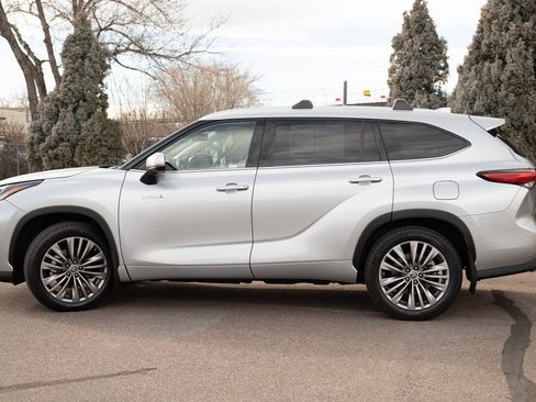 Used 2021 Toyota Highlander Platinum image 11