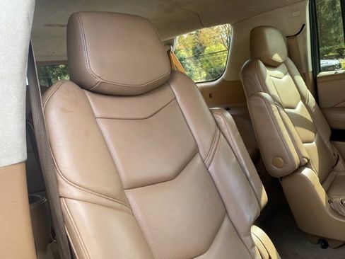 Used 2016 Cadillac Escalade ESV Platinum image 32