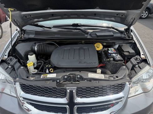 Used 2019 Dodge Grand Caravan SE FWD image 28