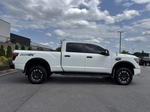 Used 2021 Nissan Titan PRO-4X w/ Pro-4x Convenience Package AWD/4WD image 12