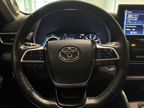 Certified 2022 Toyota Highlander Limited image 11