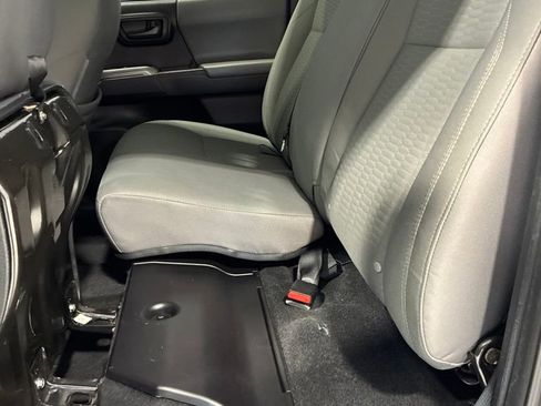 Used 2019 Toyota Tacoma SR5 AWD/4WD image 39