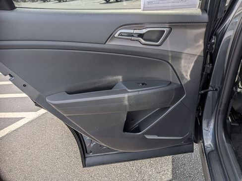 Used 2025 Kia Sportage LX image 26