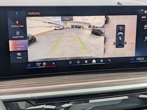 Used 2025 BMW X7 xDrive40i w/ Premium Package image 13