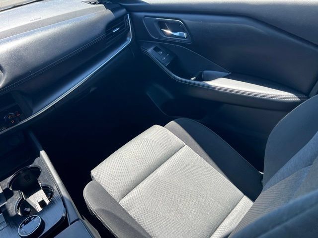 Used 2024 Nissan Rogue SV AWD/4WD image 13