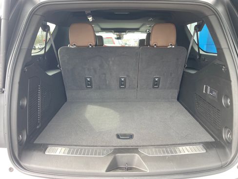 Used 2024 Chevrolet Suburban High Country image 14