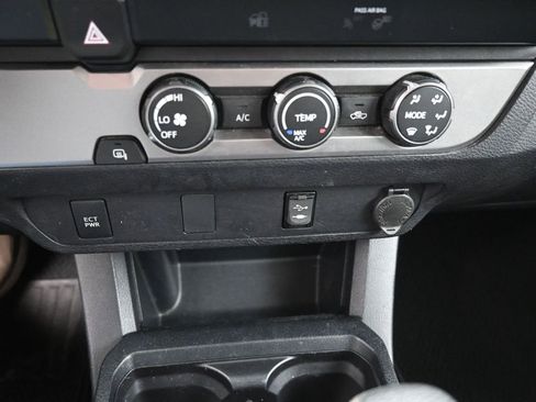 Used 2019 Toyota Tacoma SR5 image 9