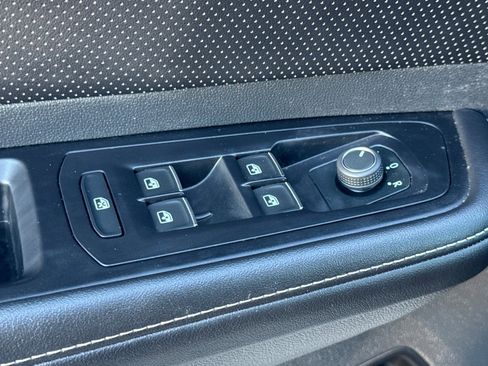 Used 2025 Volkswagen Atlas Cross Sport SE image 12