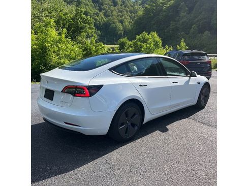 Used 2022 Tesla Model 3 Long Range AWD/4WD image 3
