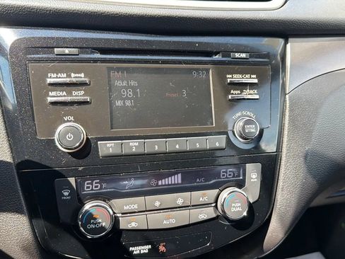Used 2015 Nissan Rogue SV w/ SV Family Package AWD/4WD image 21