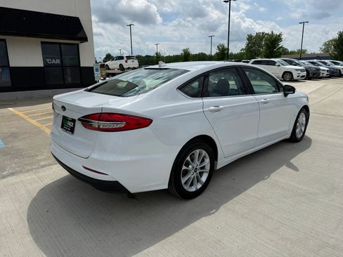 Used 2020 Ford Fusion SE FWD image 15