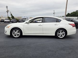 Used 2014 Nissan Altima 2.5 SL w/ Moonroof Package FWD video 2