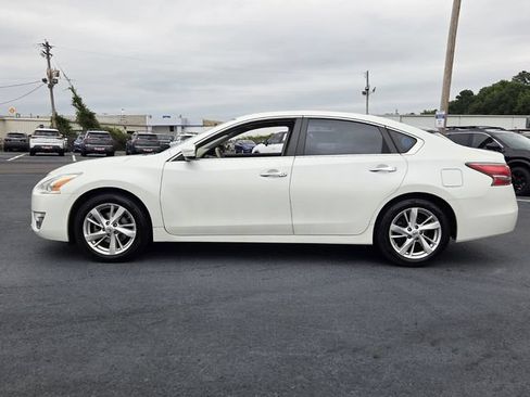 Used 2014 Nissan Altima 2.5 SL w/ Moonroof Package FWD image 2