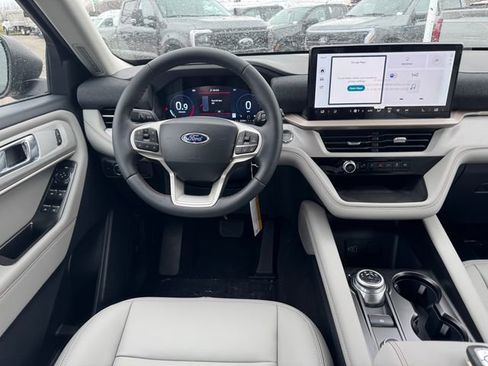 New 2026 Ford Explorer Active w/ Active Comfort Package AWD/4WD image 13