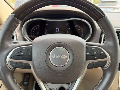 Used 2019 Jeep Grand Cherokee Overland AWD/4WD image 14