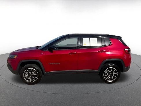 Used 2025 Jeep Compass Trailhawk AWD/4WD image 7