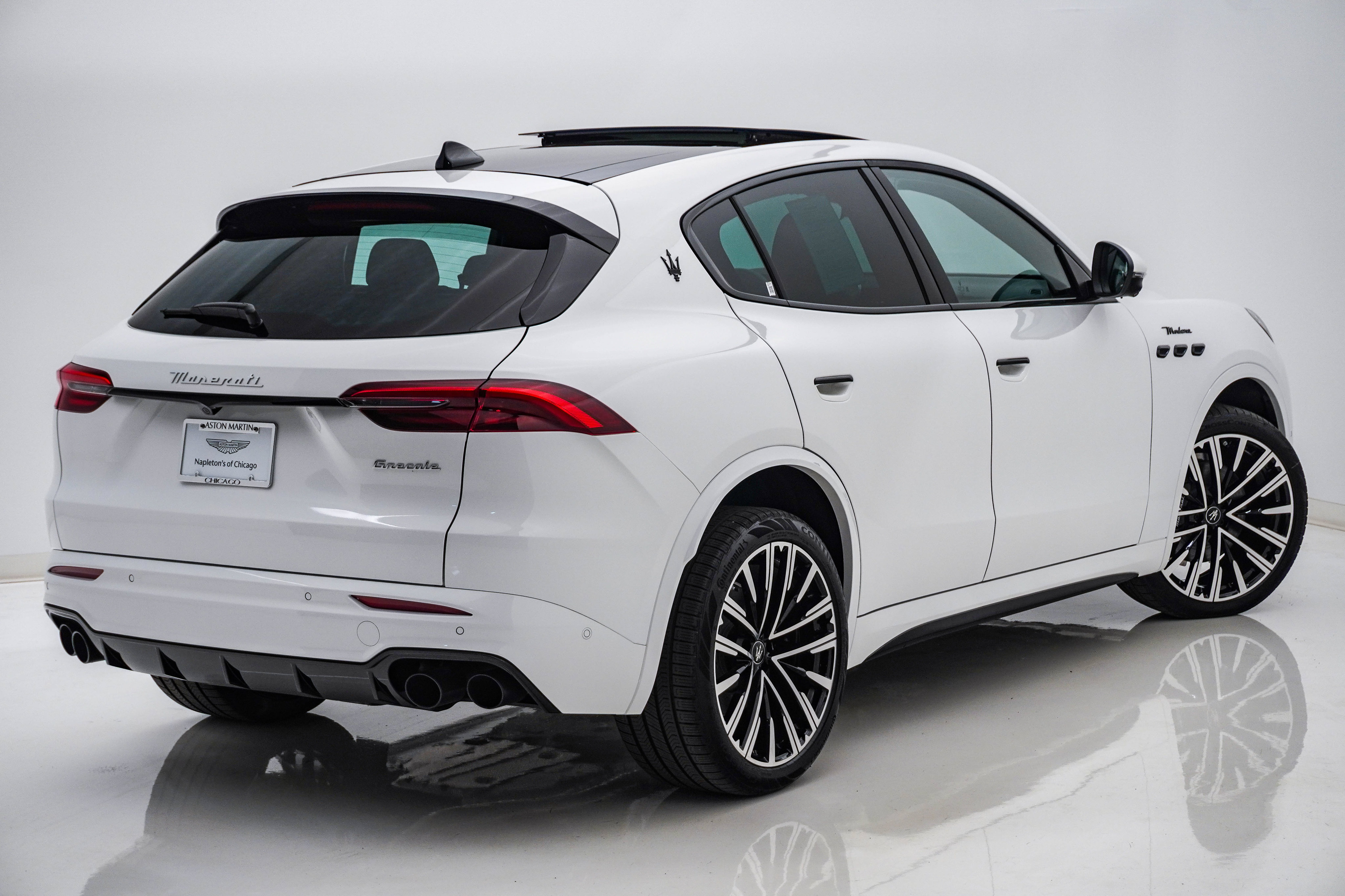 Used 2025 Maserati Grecale Modena AWD/4WD image 11