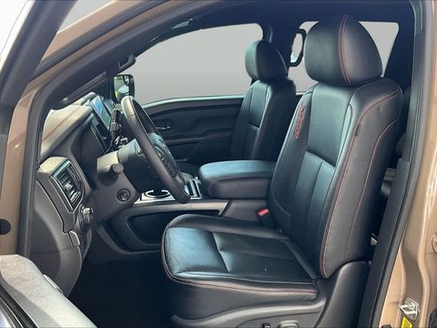 Used 2023 Nissan Titan PRO-4X w/ Pro-4x Convenience Package AWD/4WD image 8