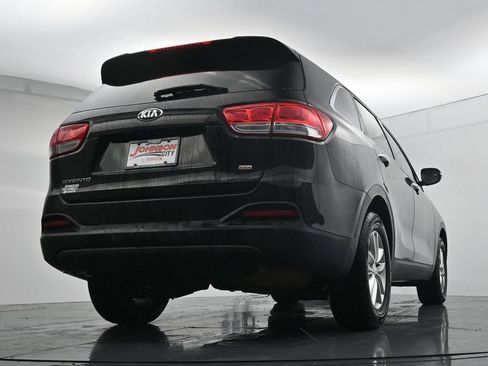 Used 2017 Kia Sorento FWD w/ LX Convenience Package image 41