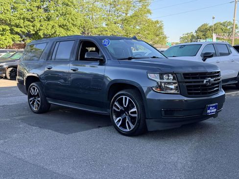 Used 2020 Chevrolet Suburban LT w/ RST Edition AWD/4WD image 2