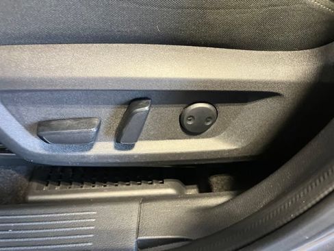 Used 2023 Nissan Rogue SV FWD image 8