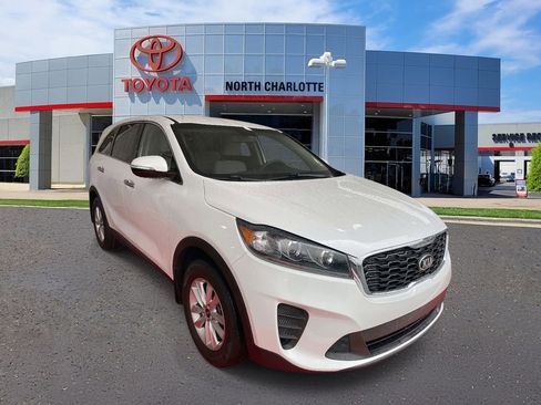 Used 2020 Kia Sorento LX image 1