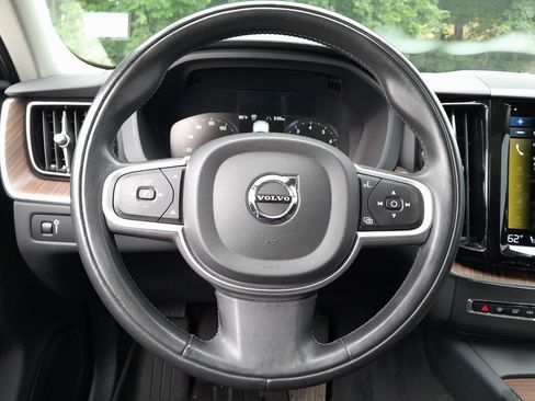 Used 2021 Volvo XC60 T5 Momentum w/ Premium Package AWD/4WD image 15
