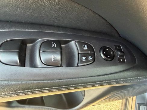 Used 2020 Nissan Pathfinder SL image 17