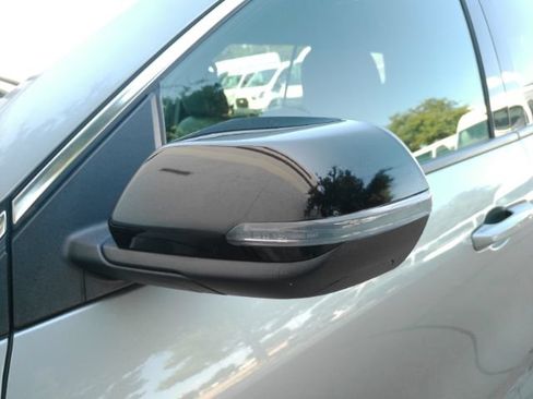 Used 2026 Chevrolet Traverse LT FWD image 18