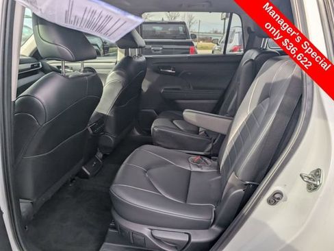 Used 2023 Toyota Highlander XLE image 10