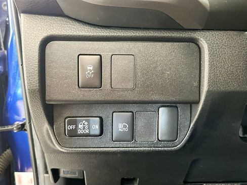Used 2023 Toyota Tacoma SR5 AWD/4WD image 10
