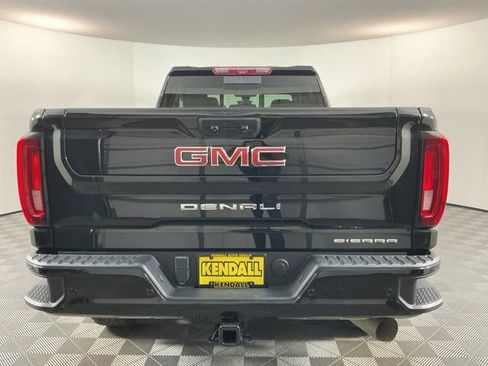 Used 2022 GMC Sierra 2500 Denali w/ Denali Black Diamond Edition image 5