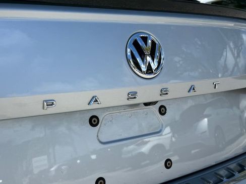 Used 2020 Volkswagen Passat 2.0T R-Line image 9