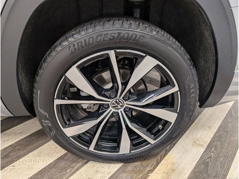 Used 2024 Volkswagen Atlas SEL Premium R-Line image 21