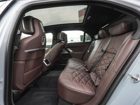 Used 2025 BMW 740i xDrive AWD/4WD image 35